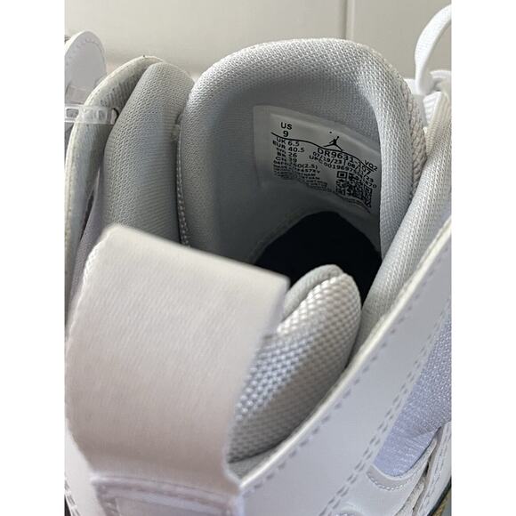 Jordan Jumpman Two Trey New Women's Size 9 Shoes White/Metallic Gold Nike - Picture 11 of 14